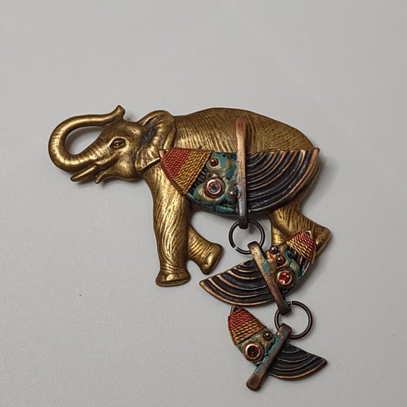Very Cool Decorative Metal Lucky Elephant Dangle Brooch - Picture 2 of 12